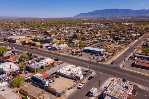 237 Old Coors Dr Sw, Albuquerque, NM, 87121-2384 | Card Image