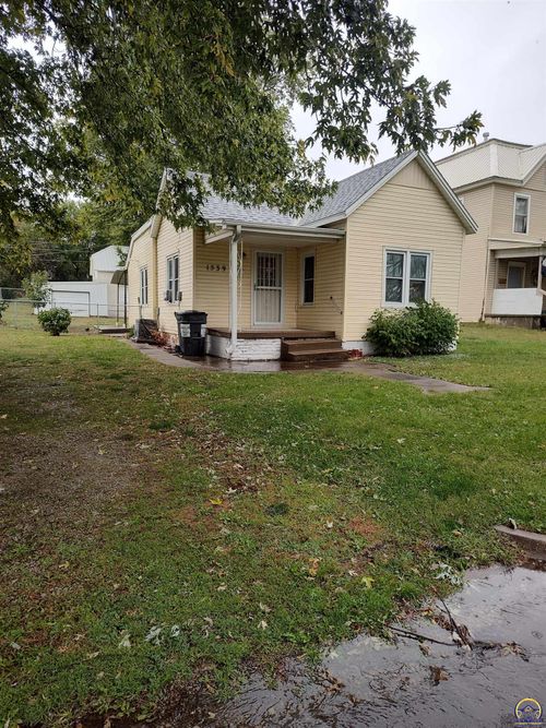 1539 1st Ave W, Horton, KS, 66439-1220 | Card Image