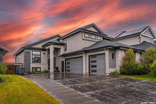 527 Hastings Cres, Saskatoon, SK, S7V0E2 | Card Image
