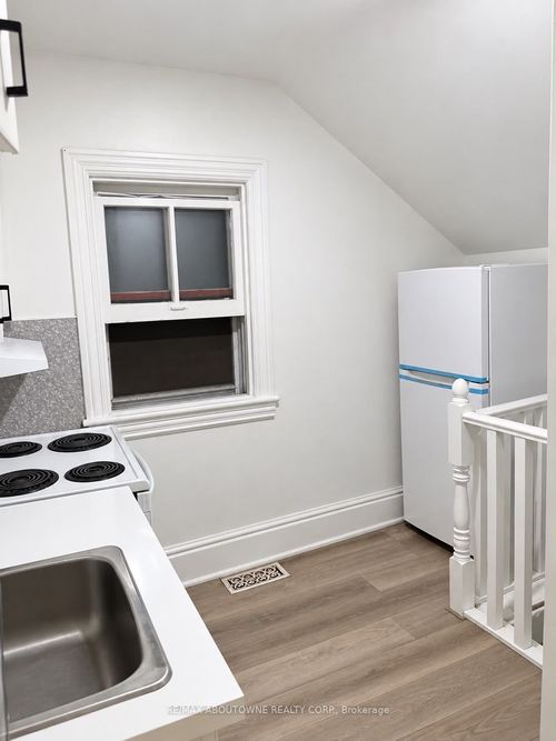 70 Wellington St S, Hamilton, ON, L8N2R1 | Card Image