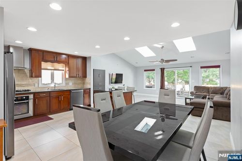 565 Center St, Wood Ridge, NJ, 07075-2329 | Card Image