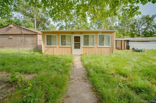 39 Cherrygrove St, Ecorse, MI, 48229-1710 | Card Image