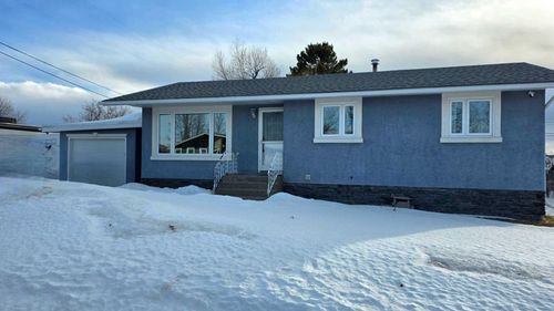 525 4 Ave, Fox Creek, AB, T0H1P0 | Card Image