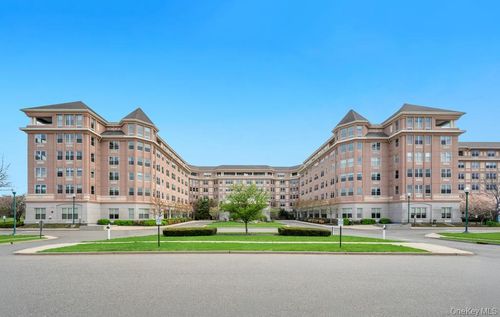 534-300 E Overlook, North Hempstead, NY, 11050 | Card Image