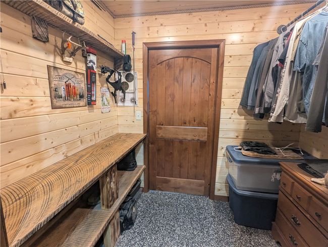 Walk-in Closet | Image 17