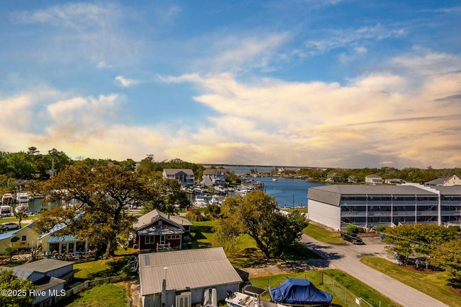 UNIT-402 - 4425 Arendell St, Condo with 3 bedrooms, 3 bathrooms and null parking in Morehead City NC | Image 12