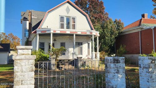 111 W Walnut St, Columbus, KS, 66725-1119 | Card Image