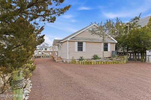 81 Dolphin Rd, Tuckerton, NJ, 08087-2407 | Card Image