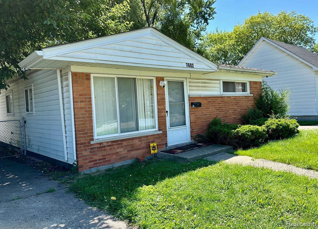 Orchard Ave, Warren, MI 48091