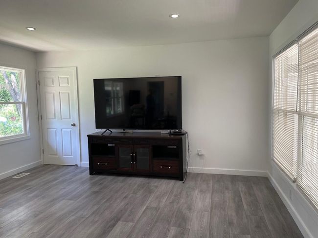Living Room | Image 9