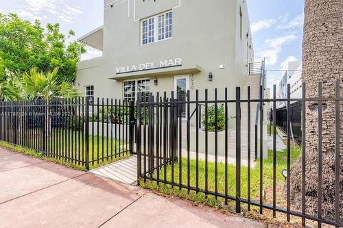 1020 6th St, Miami Beach, FL, 33139-6324 | Card Image