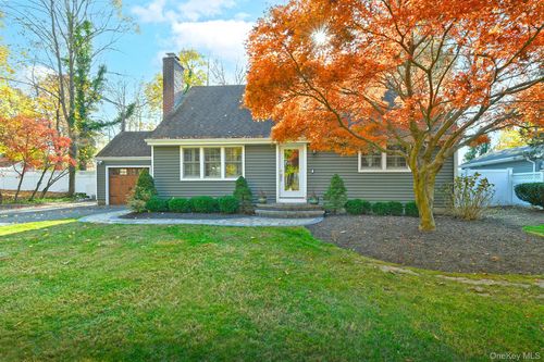 12 Darling Ave, Smithtown, NY, 11787-4605 | Card Image