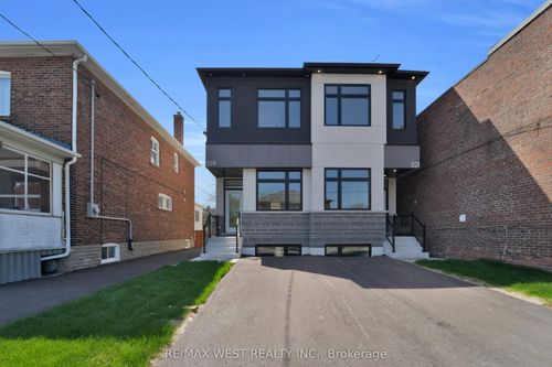 upper-521 St Johns Rd, York, ON, M6S2L7 | Card Image