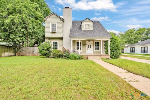 1216 N Penelope St, Belton, TX, 76513-2150 | Card Image