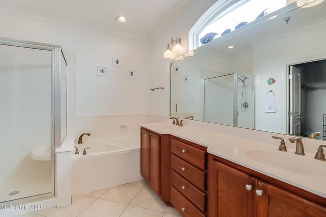 primary bath | Image 17