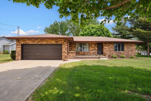 801 Tanglewood Dr, Manchester, IA, 52057-1262 | Card Image