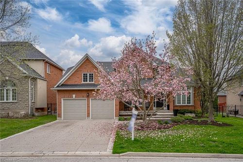 148 Foxridge Dr, Ancaster, ON, L9G5B9 | Card Image