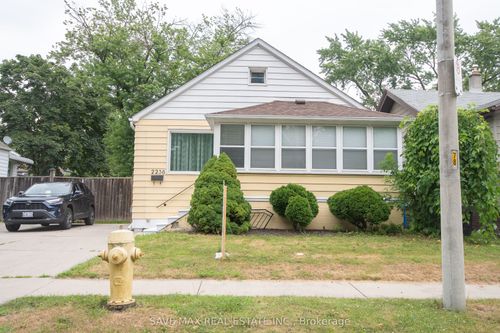 2236 Church St, Windsor, ON, N8X1V9 | Card Image