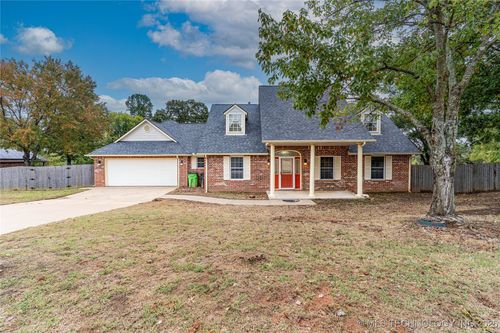4 Sunset Ln, Bristow, OK, 74010-3335 | Card Image