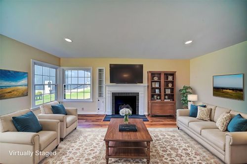 302 Walnut St, Olin, IA, 52320-9693 | Card Image