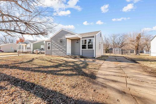 866 Seneca Ave, Salina, KS, 67401-4568 | Card Image