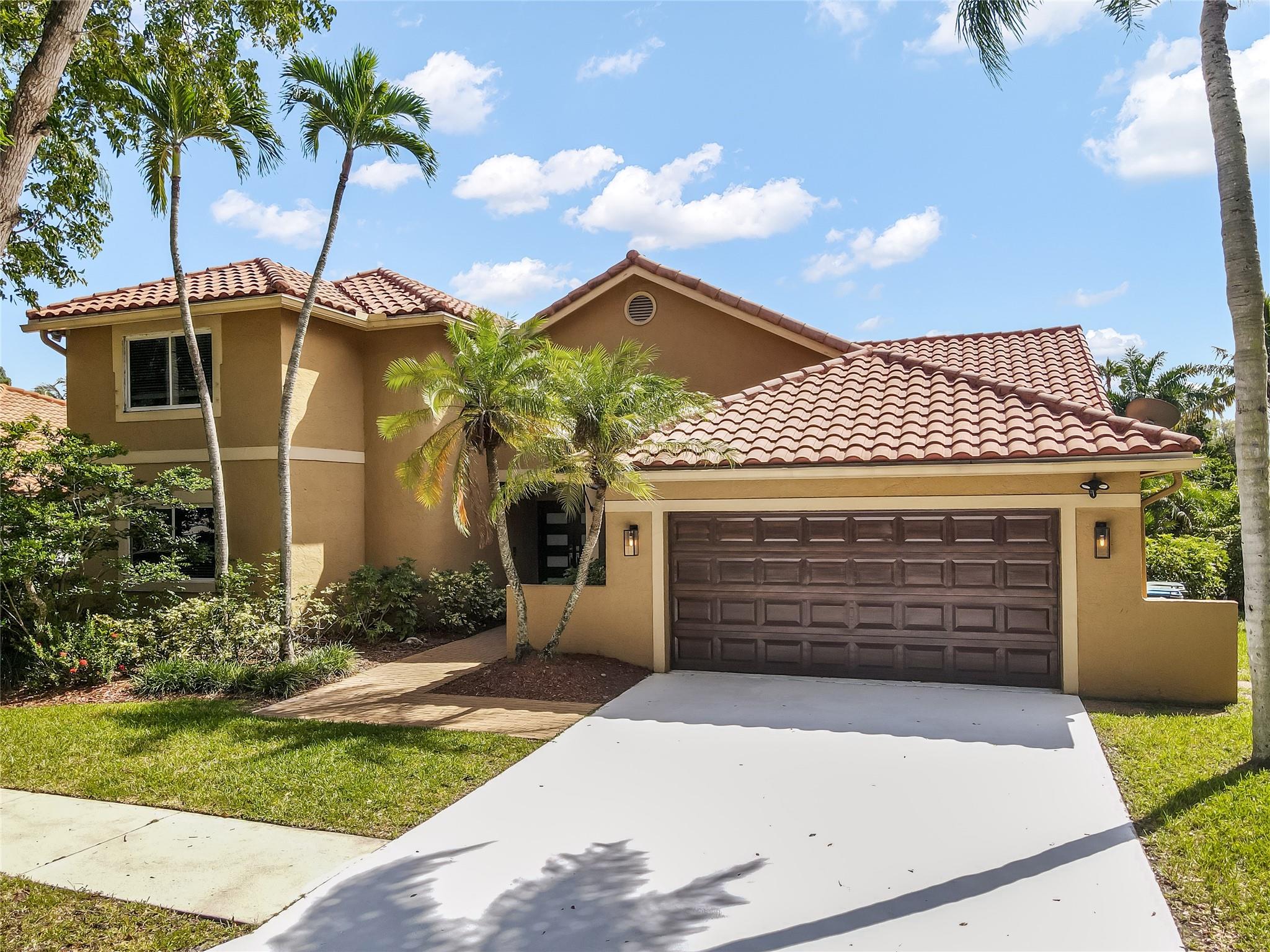 Lakeshore Cir, Weston, FL 33326