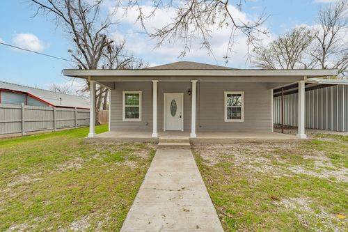 302 W Armstrong Ave, Comanche, TX, 76442-1606 | Card Image