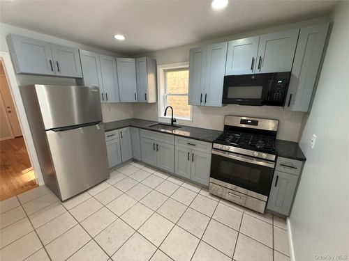 18 Brook St, Croton-On-Hudson, NY, 10520-2513 | Card Image