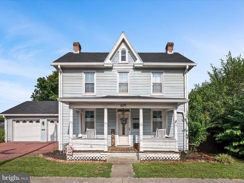 609 W Virginia Ave, MARTINSBURG, WV, 25401-2133 | Card Image