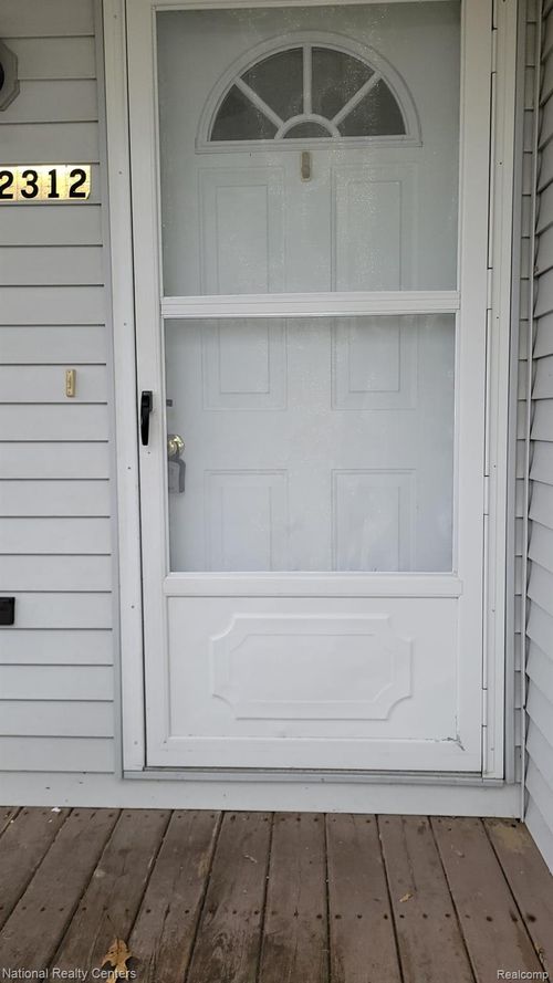 2312 12th St, Port Huron, MI, 48060-6549 | Card Image