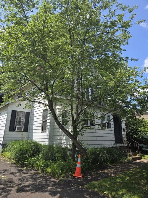 2 Van Wardt Pl, Tappan, NY, 10983-2422 | Card Image