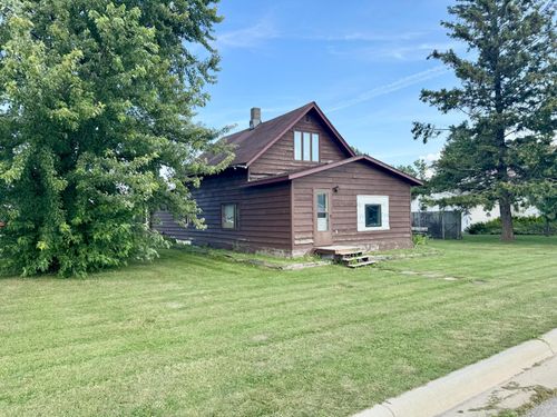 102 5th Ave Se, Baudette, MN, 56623-2818 | Card Image