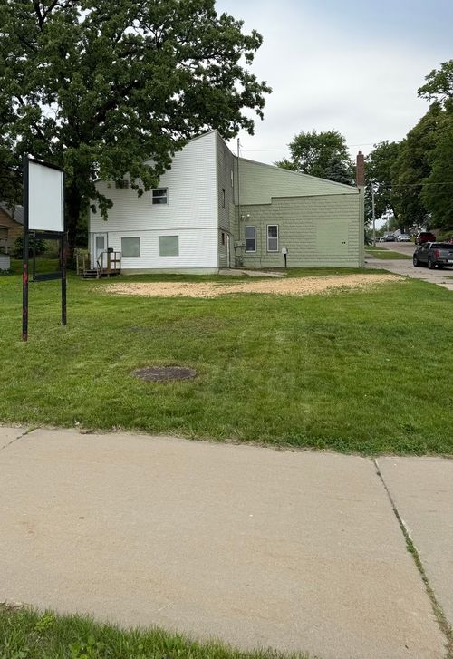 1802 Camanche Ave, Clinton, IA, 52732-6040 | Card Image