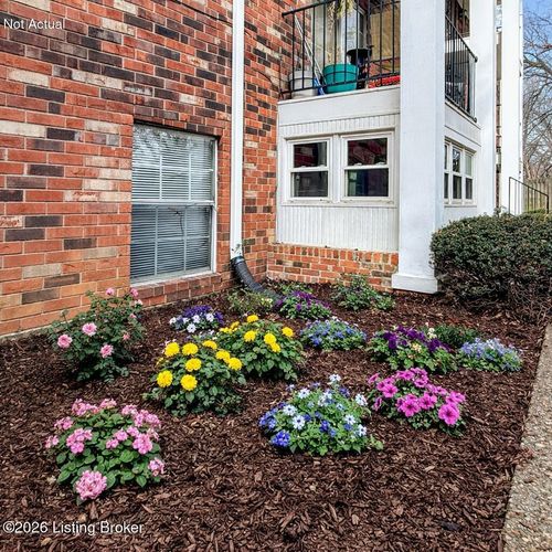 unit-1b-3312 Colonial Manor Cir, Louisville, KY, 40218-5210 | Card Image