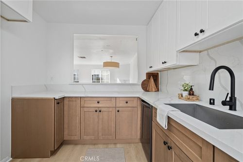 8-15920 Sherman Way, Van Nuys, CA, 91406-4196 | Card Image