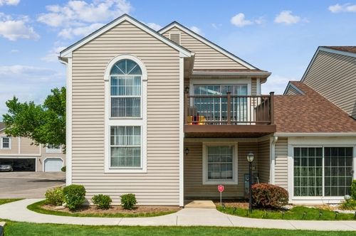 634-634 Le Parc Cir, Buffalo Grove, IL, 60089-6914 | Card Image