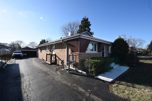 8848 Meade Ave, Oak Lawn, IL, 60453-1143 | Card Image