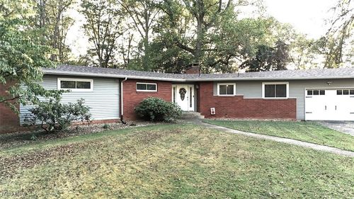 14 Fox Hill Dr, Parkersburg, WV, 26104-2325 | Card Image