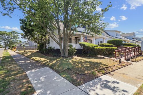 14 E Brown St, West Haven, CT, 06516-5129 | Card Image