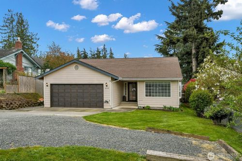 8240 Cedarhome Dr, Stanwood, WA, 98292-7423 | Card Image