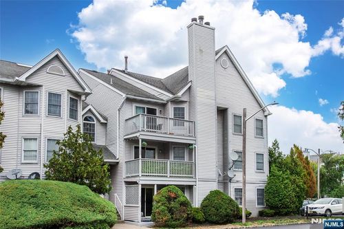 117 Quartz Ln, Paterson, NJ, 07501-3350 | Card Image