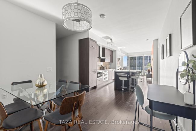 1231 - 560 Front St W, Condo with 3 bedrooms, 2 bathrooms and 1 parking in Toronto ON | Image 12