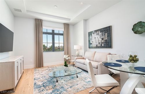 305-101 8th St S, NAPLES, FL, 34102-6121 | Card Image