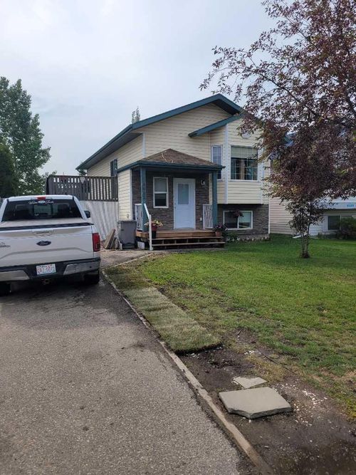9405 Lakeland Drive, Grande Prairie, AB, T8X1N5 | Card Image