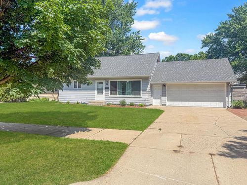 36 23rd Ave S, Saint Cloud, MN, 56301-3915 | Card Image