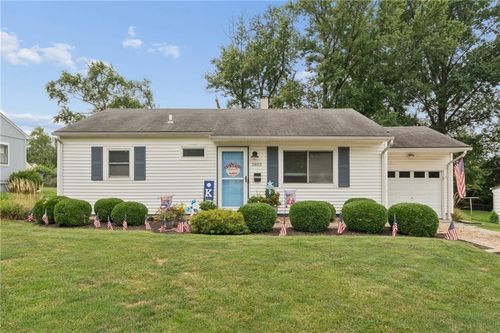 2403 Ne 59th St, Gladstone, MO, 64118-5527 | Card Image
