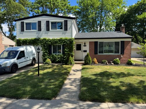 11501 Delvin Dr, Sterling Heights, MI, 48314-2610 | Card Image