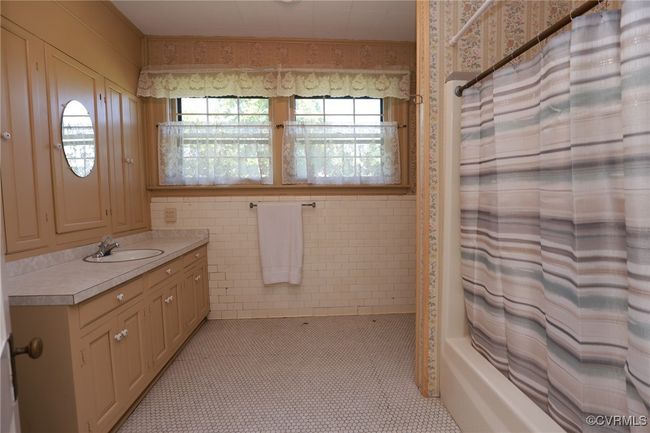 614 Main St, House other with 4 bedrooms, 5 bathrooms and null parking in Blackstone VA | Image 37