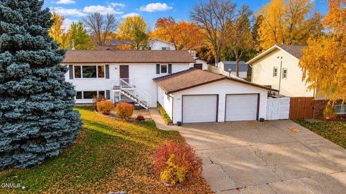 1309 17th St Se, Mandan, ND, 58554-4894 | Card Image