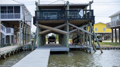 1039 Highway 1, Grand Isle, LA, 70358-9616 | Card Image